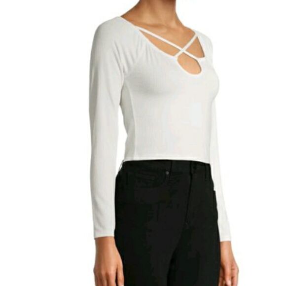 Almost Famous Juniors Crop Top - Picture 3 of 7